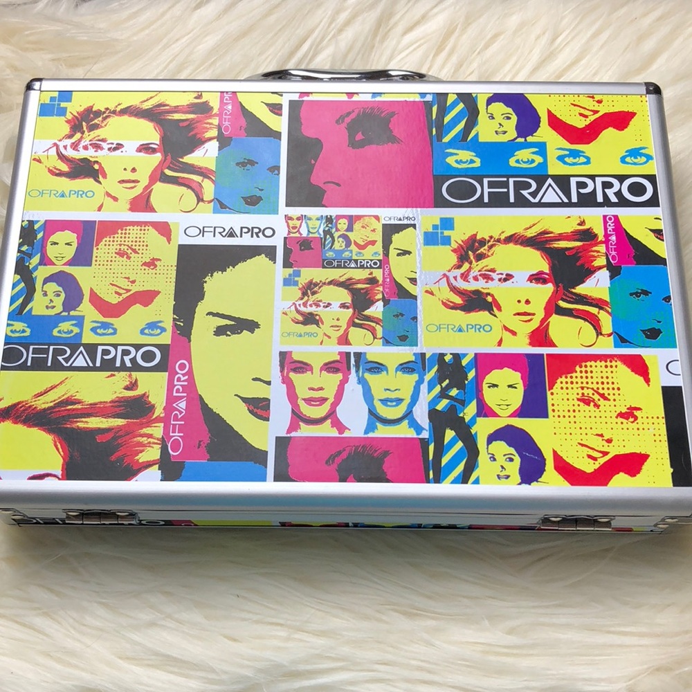 Ofra Portfolio Large Light/Medium Makeup Case